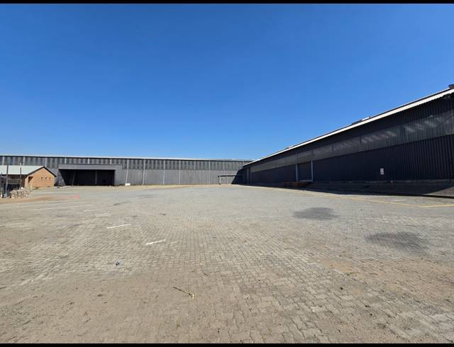 2,601M² WAREHOUSE TO LET IN TUNNEY